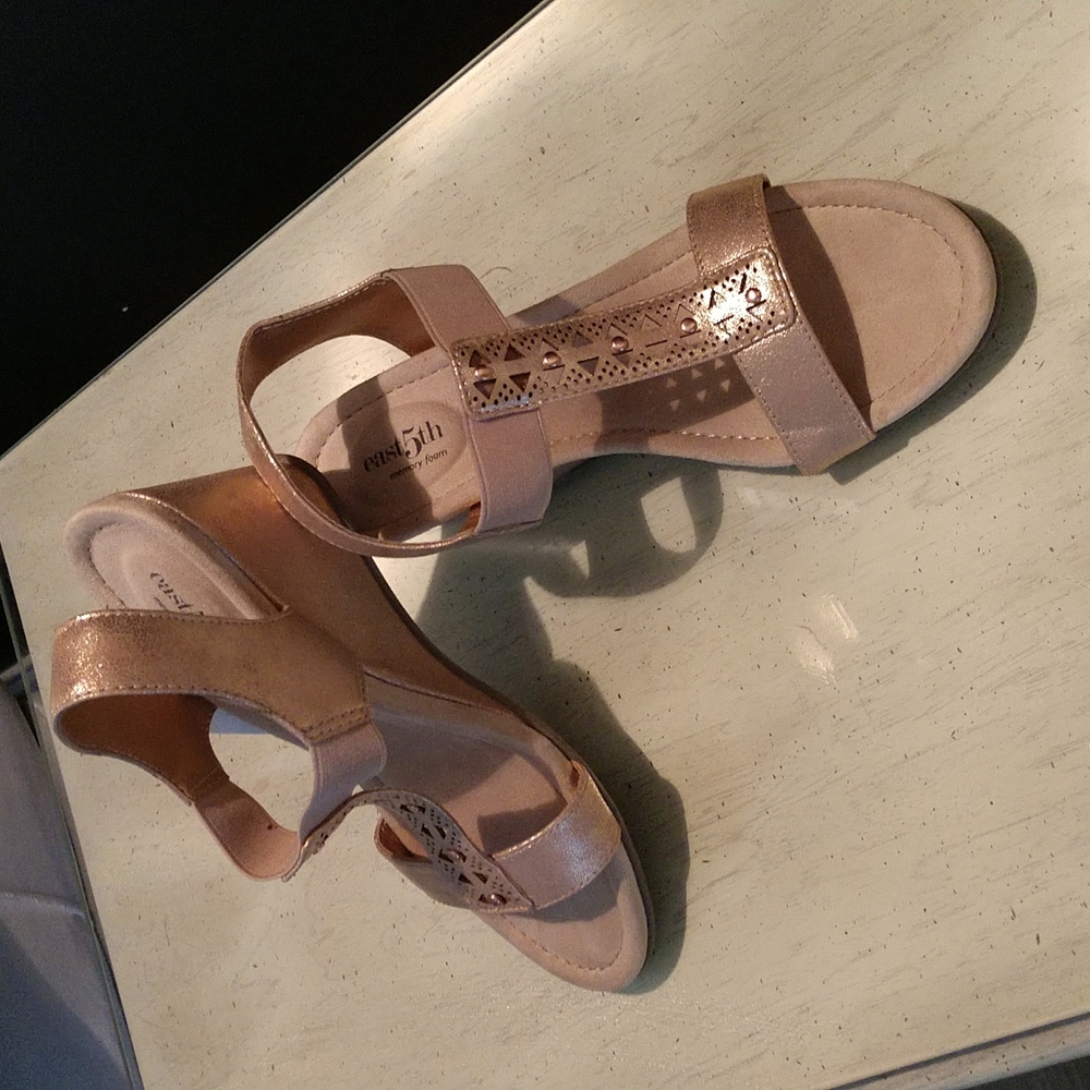 Soft shimmer wedge